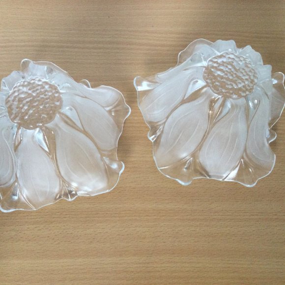 Two frosted clear glass sunflower shaped bowls / candleholders - Picture 5 of 5